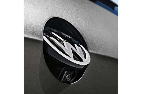 Kamera cofania w logo VW – wysuwana kamera do Volkswagena