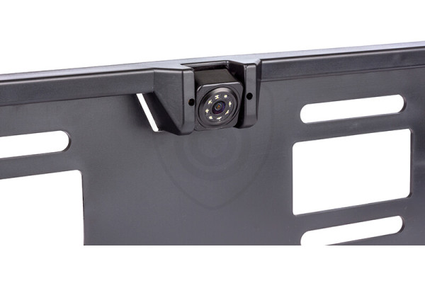 Czujniki parkowania w ramce tablicy rejestracyjnej z kamerą cofania