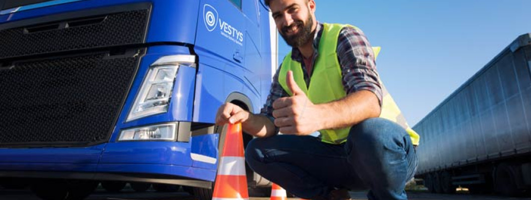 Jak bezpieczniej cofać ciężarówką z naczepą