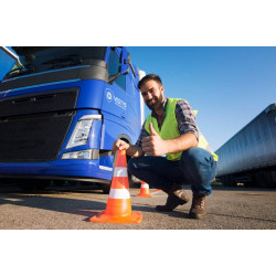 Jak bezpieczniej cofać ciężarówką z naczepą